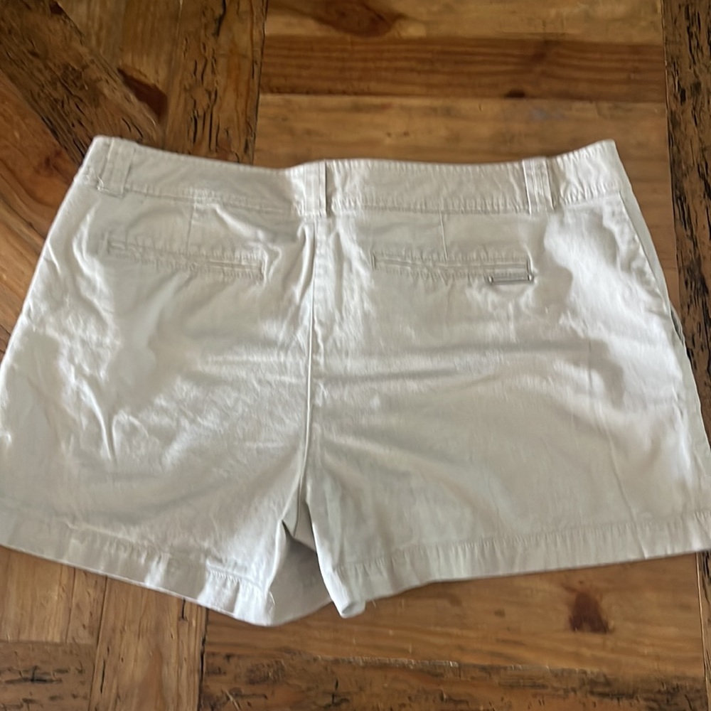 Shorts - Picture 2 of 3